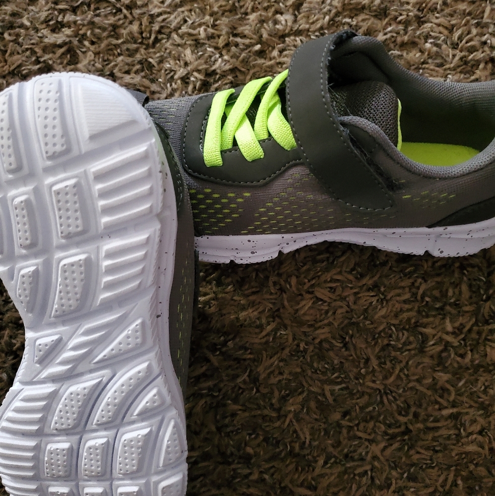 Boys shoes